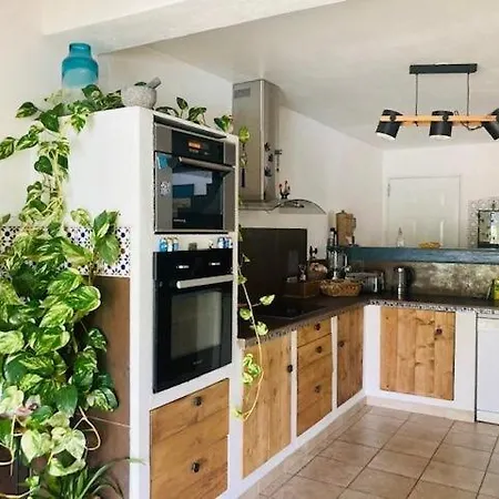 בית נופש Modern With Pool Fréjus