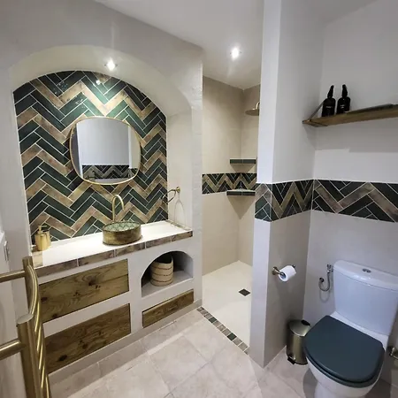 Vakantiehuis Bas De Moderne Avec Piscine