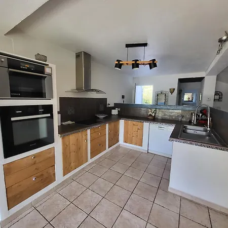 בית נופש Modern With Pool Fréjus