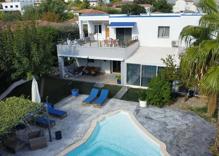 펜션 Modern With Pool Fréjus