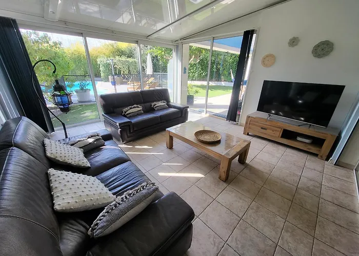 Modern With Pool 펜션 *